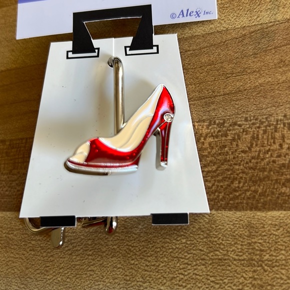 Red Pump Key Finder - Picture 3 of 8